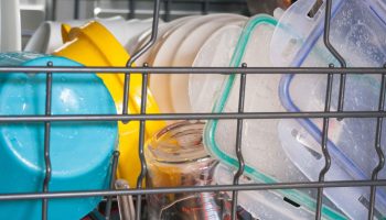 Kas ma võin plastist nõusid nõudepesumasinasse panna? Tupperware'il on vastus