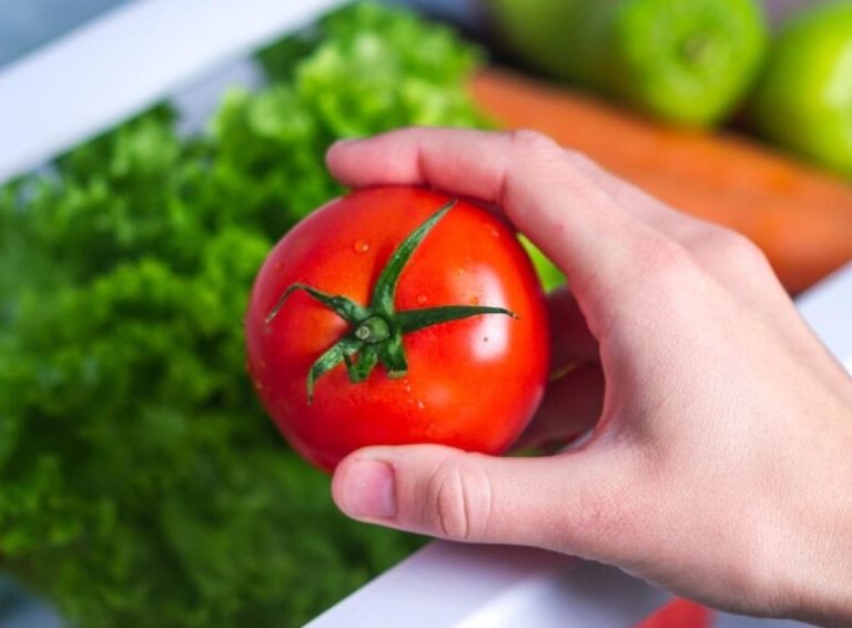 Ei korvis ega külmkapis: ideaalne koht tomatite säilitamiseks ilma neid kahjustamata