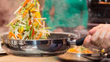 Pann on mustem kui öö? See vana hea meetod eemaldab kõrbenud jäägid ilma vaevata ja kemikaalideta