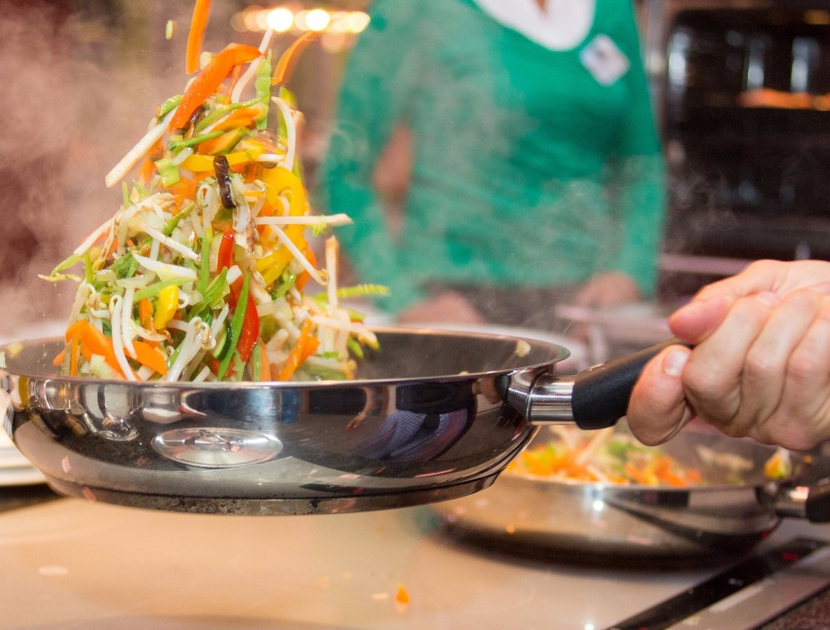 Pann on mustem kui öö? See vana hea meetod eemaldab kõrbenud jäägid ilma vaevata ja kemikaalideta