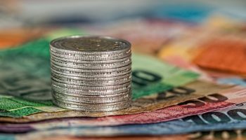 Pia-Maria eesmärk on investeerida miljon eurot. Niimoodi ta investeeriks, kui saaks iga kuu 20 eurot kõrvale panna.