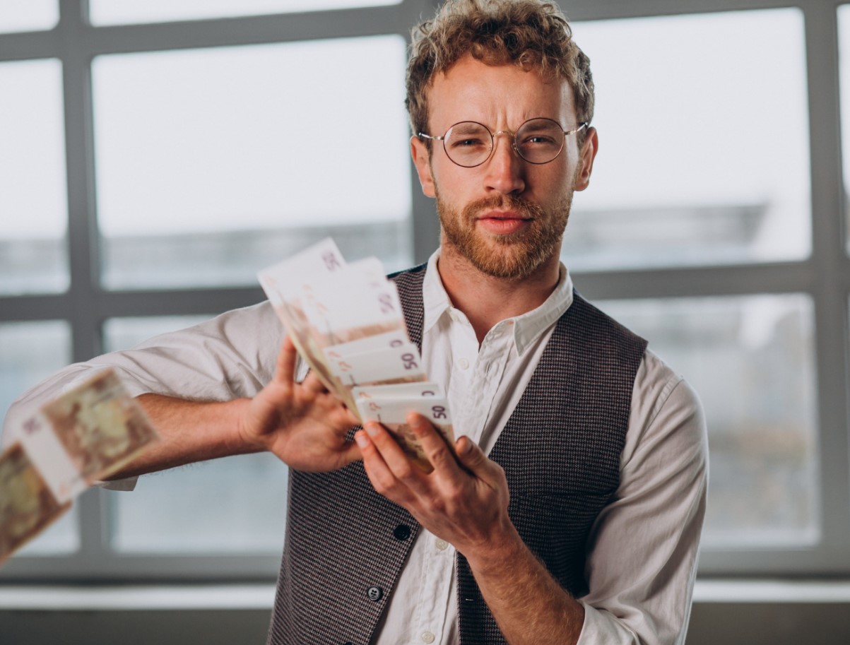 Helena Ahti-Halberg on kokkuhoidlik kulutaja. Kui Helena peab tegema keerulise ostuotsuse, helistab ta oma abikaasale, kes küsib talle alati telefoni teel sama „halva” küsimuse.