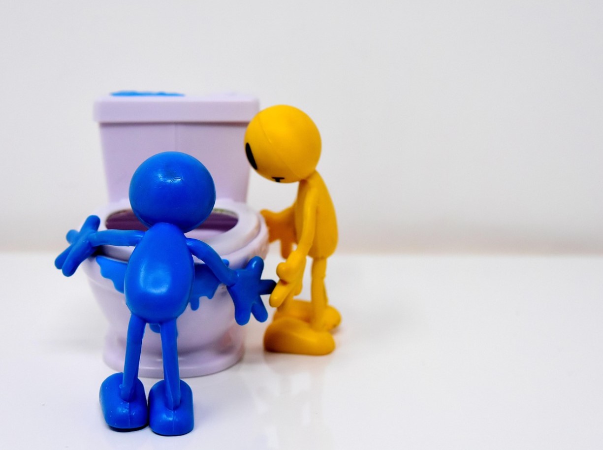 Portselantroon kollase kattega? Ootamatu vahend köögist eemaldab kivi ja annab läike